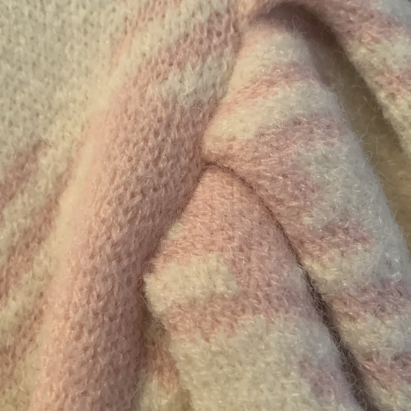 Gorgeous Pink sweater - Picture 8 of 13